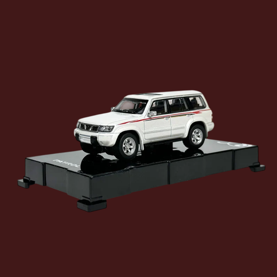 Paudi 1:64 Scale Diecast Nissan Patrol 1998 Y61 VTC Model Car
