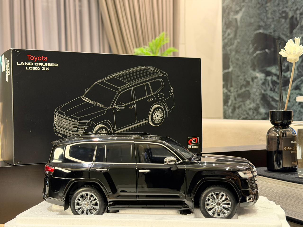 LCD Toyota Land Cruiser LC300 1:18 Scale Premium Model Car - Black
