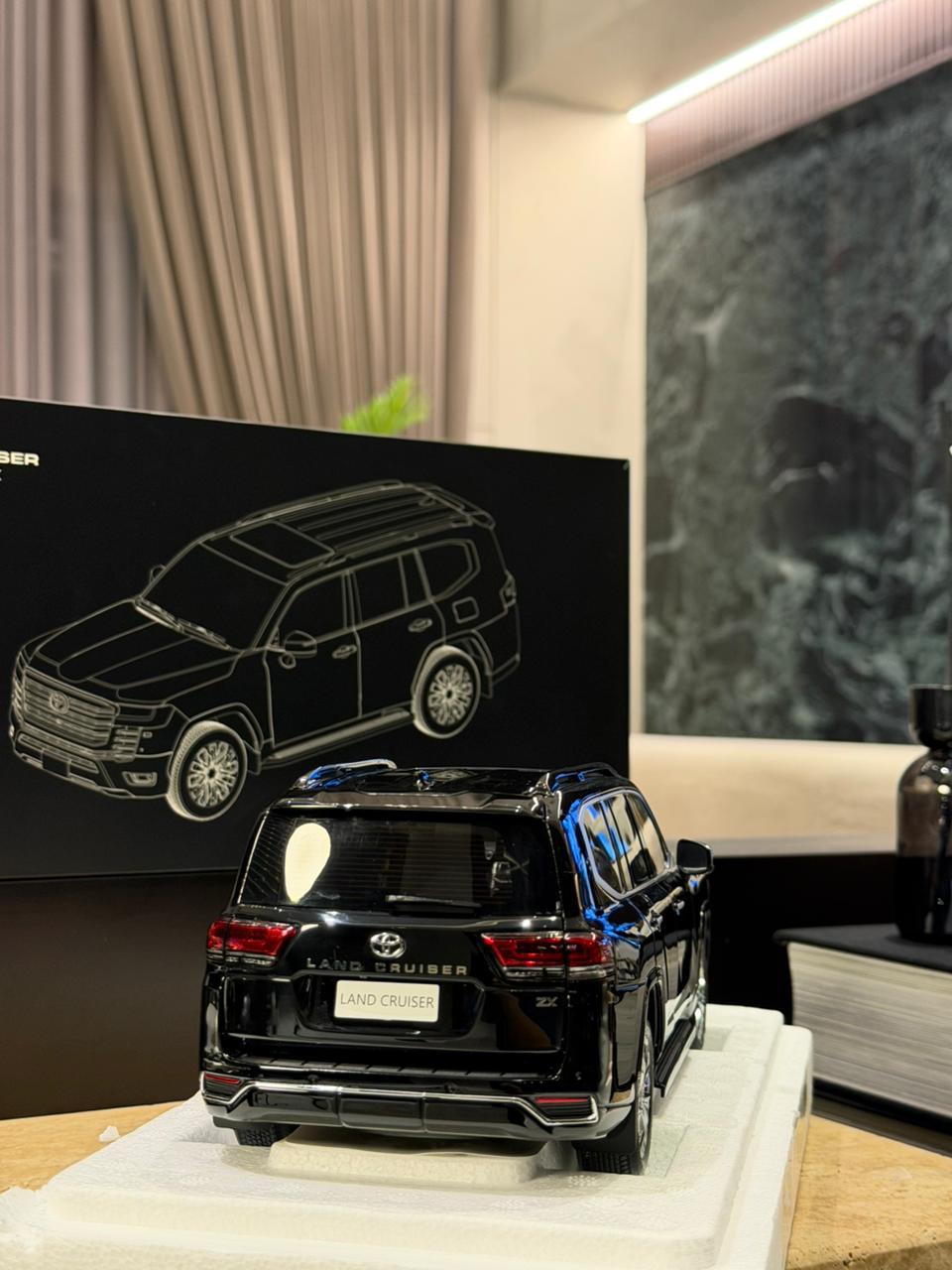 LCD Toyota Land Cruiser LC300 1:18 Scale Premium Model Car - Black