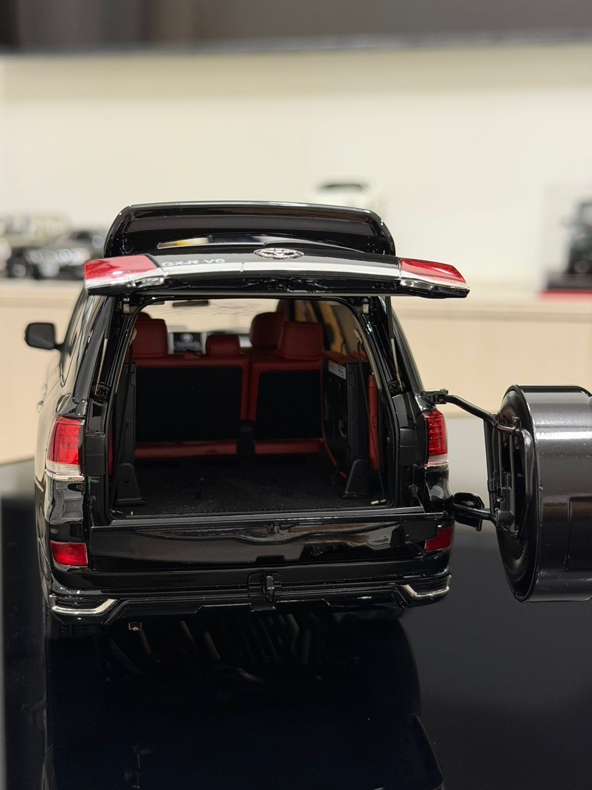 Kengfai LC200 Open Boot View - Premium Diecast 1:18 Scale Model Car