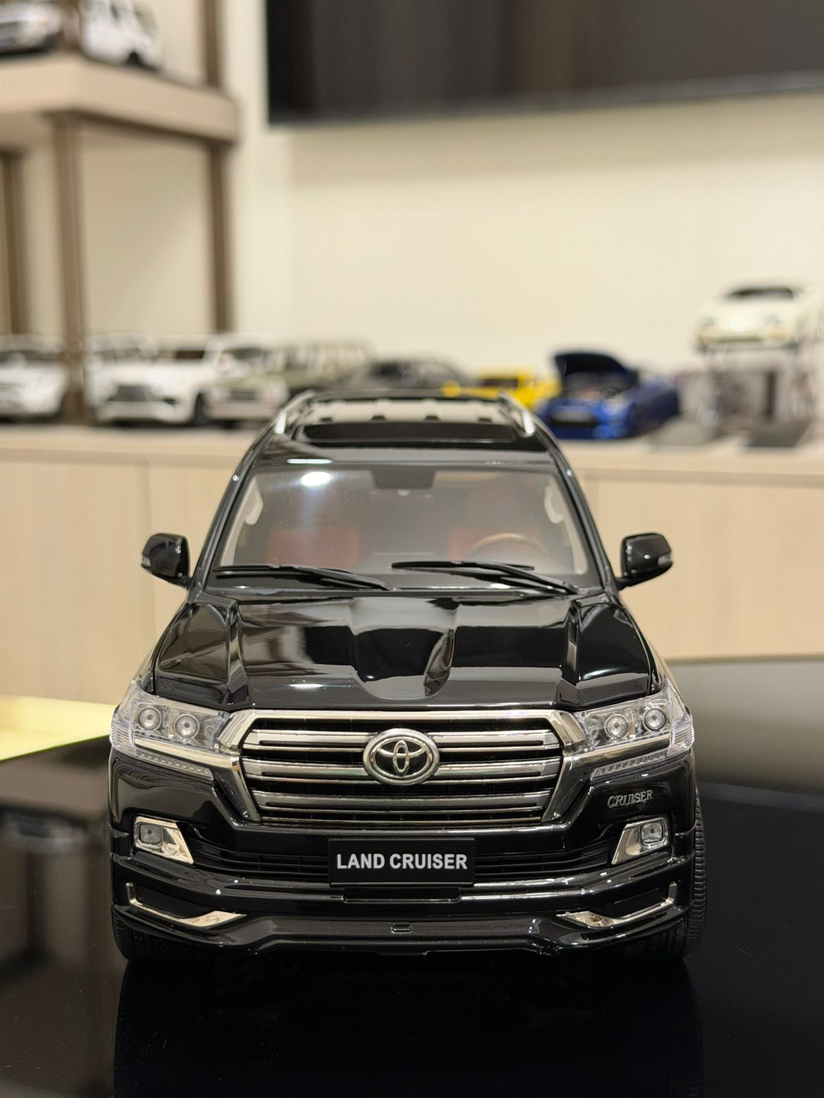 Kengfai LC200 Front View - Premium Diecast 1:18 Scale Model Car
