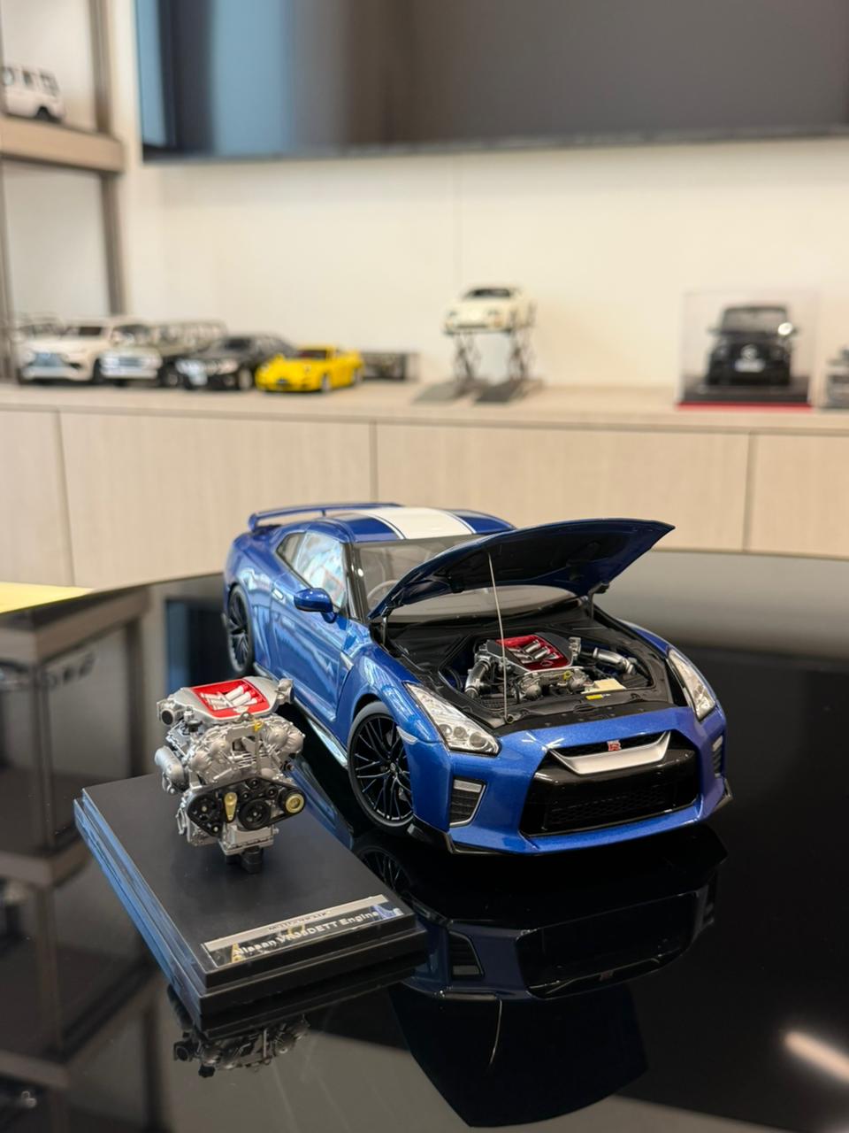 MotorHelix Nissan GTR R35 50th Anniversary Edition 1:18 Scale Premium Model Car - Bayside Blue
With Engine Side View