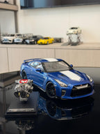 MotorHelix Nissan GTR R35 50th Anniversary Edition 1:18 Scale Premium Model Car - Bayside Blue
Side View