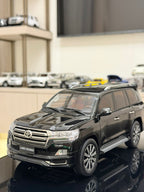Kengfai LC200 Side View - Premium Diecast 1:18 Scale Model Car